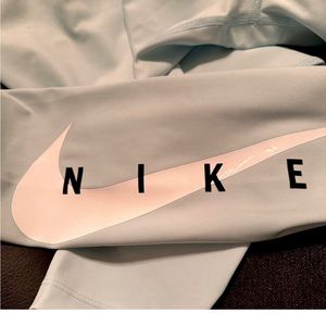 NWOT Nike dry fit legging